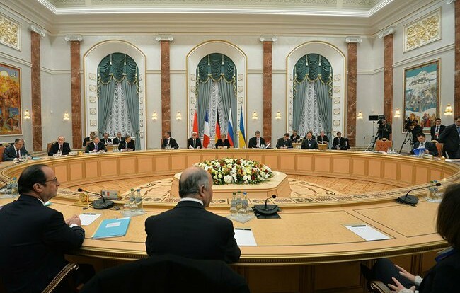 5ebd7bf9d3486_normandy_format_talks_in_minsk_february_2015_04
