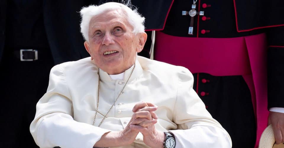 Papa_Rimsxkij_Benedikt_XVI_ помер