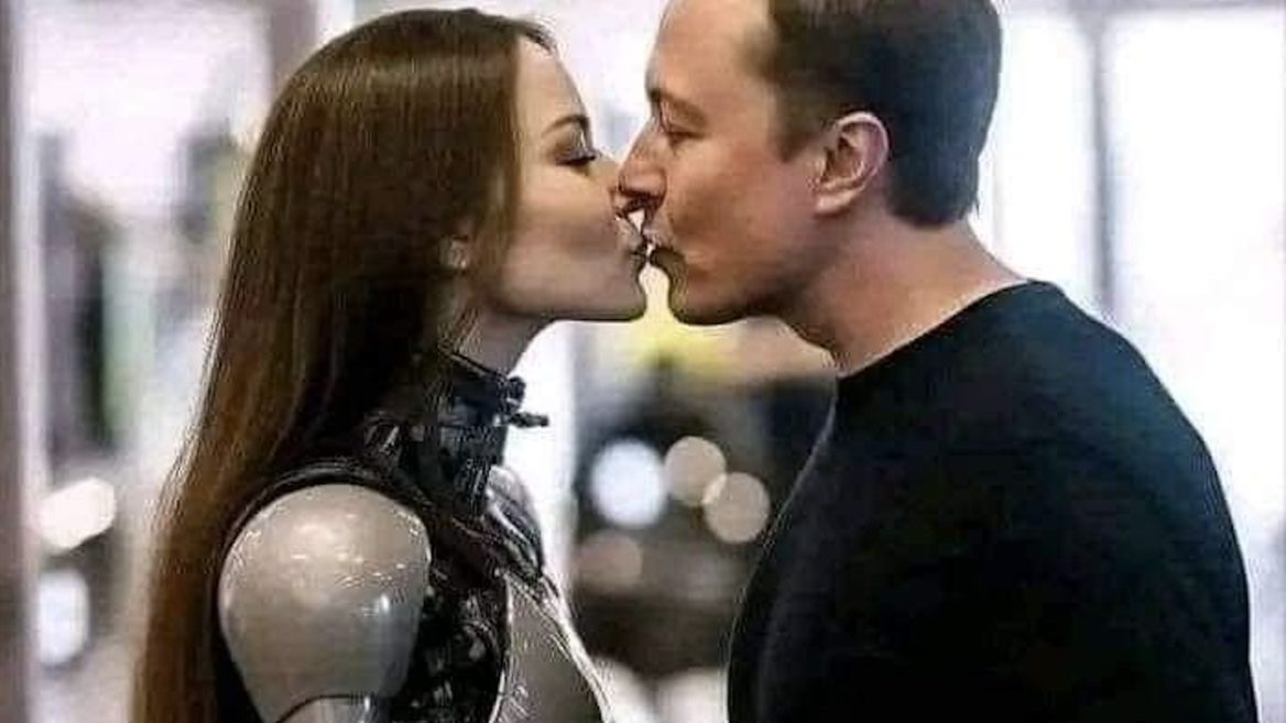 Маск і жінка-робот-1
