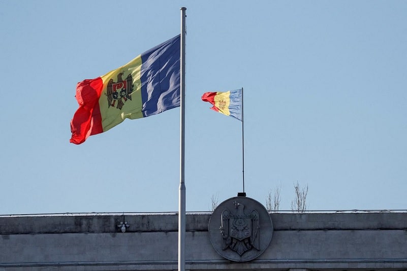 антени стеження на даху посольства рф у Молдові